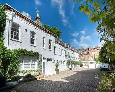 Horbury Mews is located in a quiet cul-de-sac and sits conveniently between the amenities of Notting Hill and