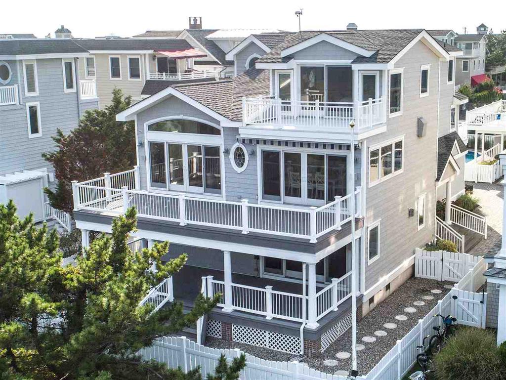 Address 94 E 14th Street Asking Price $4,295,000 Contract Date 11/6/2018 Sold Price $4,100,000 Lot Size 50' x 110' Remarks THIS REFURBISHED, BRIGHT & INVITING BEACH FRONT HOME IS READY FOR YOUR
