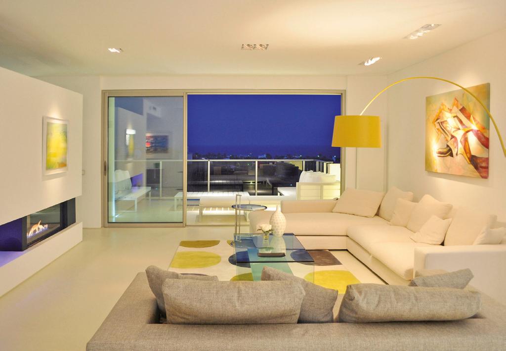A duplex by the sea Penthouse on two levels in Sitges Year of project 2015 Surface 220 m 2 Intervention