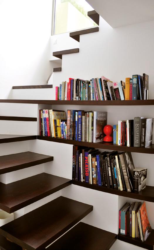 incorporates bookshelves,