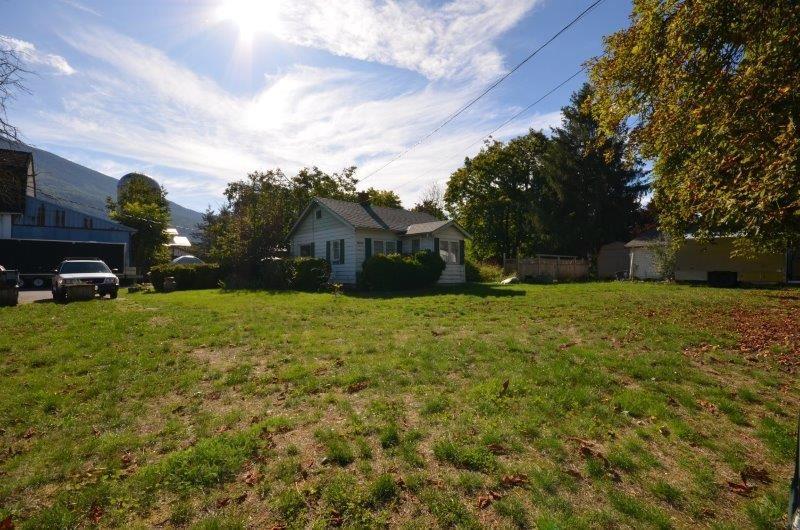 C8014189 Board: H Retail 42300 YARROW CENTRAL ROAD Yarrow $1,800,000 (LP) Yarrow V2R 5E2 Just under 1.8 acres with unique opportunity great Yarrow locations with self sustainability concept. Approx.