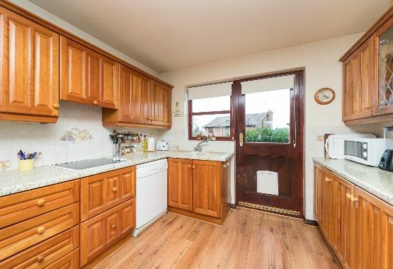 KITCHEN / OPEN PLAN TO DINING / FAMILY AREA 8.15m (26'9) x 3.