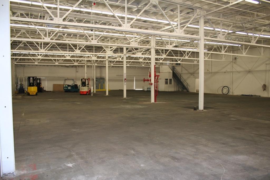PROPERTY INFORMATION Executive Summary OFFERING SUMMARY Available SF: 98,840 SF Lease Rate: $TBD Lot Size: 122,839 SF Year Built: 1926 Building Size: 98,840 SF Renovated: 2004 Zoning: LAM3 PROPERTY