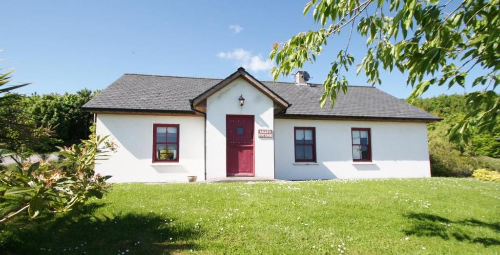 R Russell Estate Agents Limited FOR SALE BY PRIVATE TREATY Sally s Cottage Barnabrow Village, Cloyne, Co. Cork.