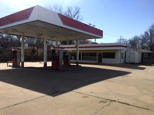 Lot 296 2525 SW 29th St, 1,200 SF +/- Former Service Station on.