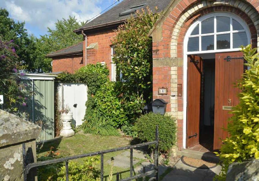 www.townandcountryoswestry.com 4 Willow Street, Oswestry, Shropshire, SY11 1AA TEL: 01691 679631 sales@townandcountryoswestry.com ESTATE & LETTING AGENTS AUCTIONEERS Stamp duty paid WITH NO CHAIN!