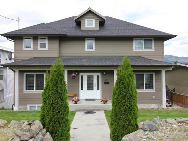 622 BATTLE STREET W Sub Area South Kamloops Current Price $609,900 Style Two Storey Title Freehold Taxes $4,447 (2017) MLS 140761 Original Price $619,900 Age of Dwelling OT Jul 6/17 $609,900 Zoning