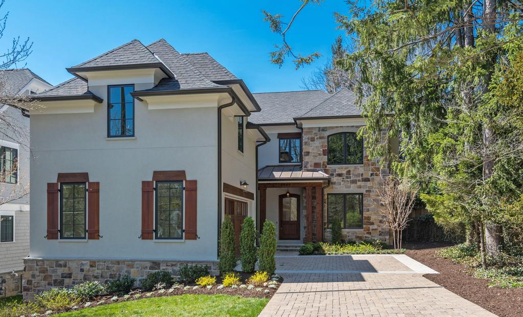 HIGH-END FINISHES IN STUNNING NEW BUILD