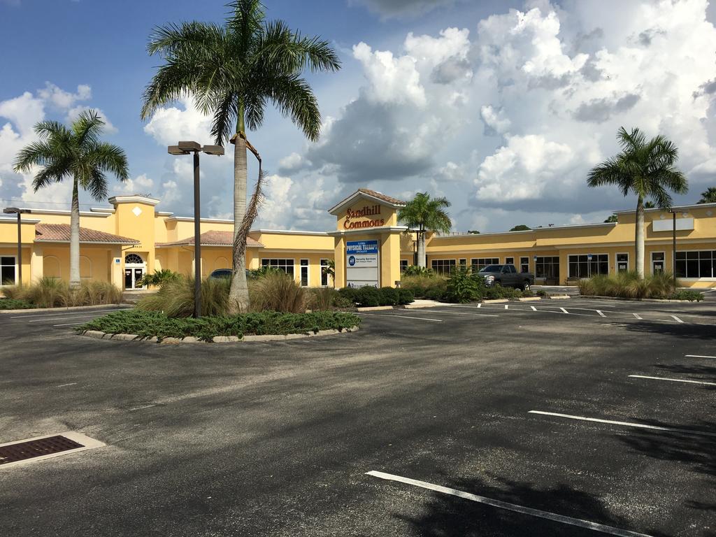 EXECUTIVE SUMMARY // SANDHILL COMMONS - OFFICE/RETAIL FOR LEASE OFFERING SUMMARY PROPERTY OVERVIEW Available SF: 14,817-11 office, retail, or restaurant units available ranging from 1,350 SF - 3,297