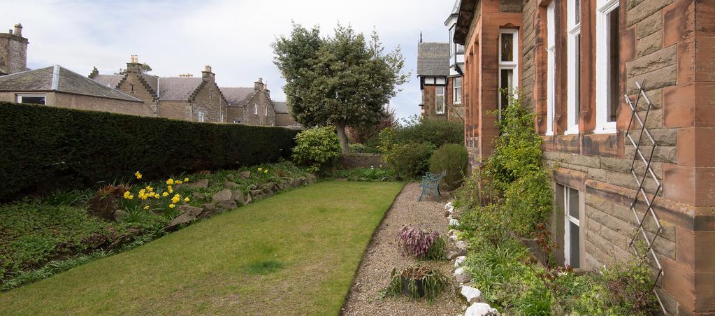 35 Camperdown Street, Broughty Ferry, DD5 3AA 35 Camperdown Street is a Category B Listed detached Victorian villa set in generous garden grounds in one of Broughty Ferry s prestigious and much