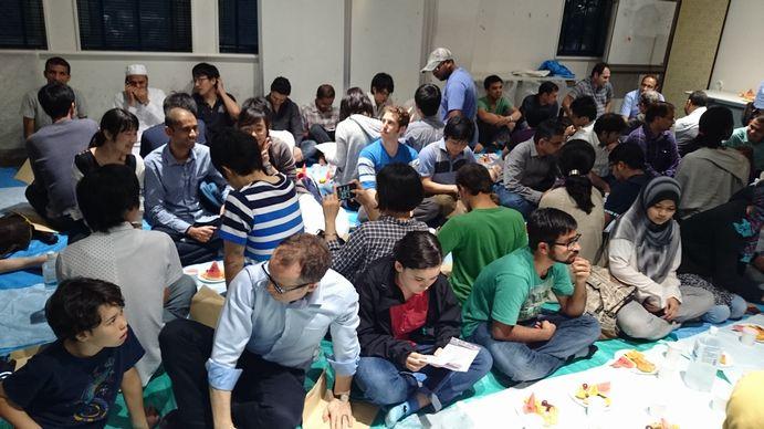 The Tokyo University Islamic Cultural Society (TUICS) holds an Iftar party every year with the purpose of cultural exchange with Islamic students.