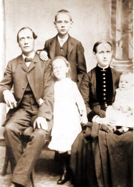 Family Group Sheet for Elsa Nilsdotter Swanson Husband: Anders Svensson Wife: Birth: Marriage: Departure: Departure: Departure: Arrival: Naturalization: Burial: Death: Name: Father: Mother: 20 Oct