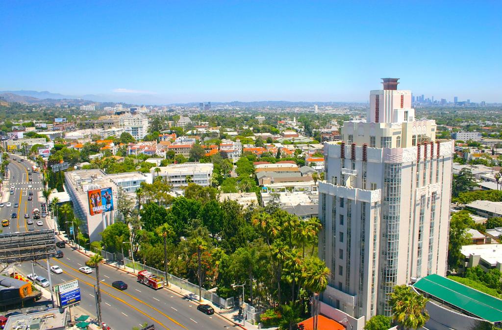LOCATION OVERVIEW WEST HOLLYWOOD West Hollywood is at the cultural and geographical heart of the Los Angeles region, surrounded by must-see hotspots in every direction.