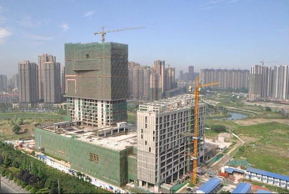 The Group is monitoring the Chengdu market conditions for the leasing or sale of the space originally intended for Phase III (21,875 sq m) of the M Hotel