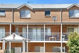 JESMOND, 2/6-8 Goodwin Street POSITION POSITION This townhouse unit is positioned close to Newcastle University with walkway and cycleway to the university and Stockland shopping centre.