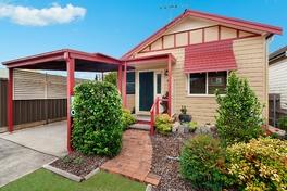 with double gates at both entries. Pleasant, light filled lounge has large sliding glass doors that open onto the front verandah.