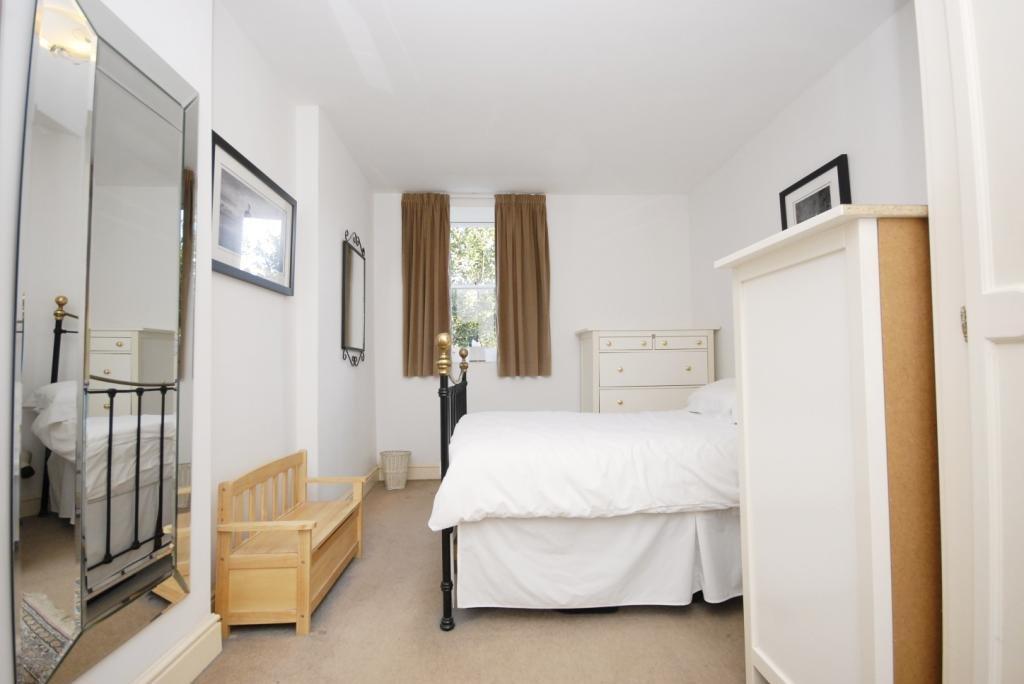 the east/west Greenwich divide, being just moments from local amenities including town centre,