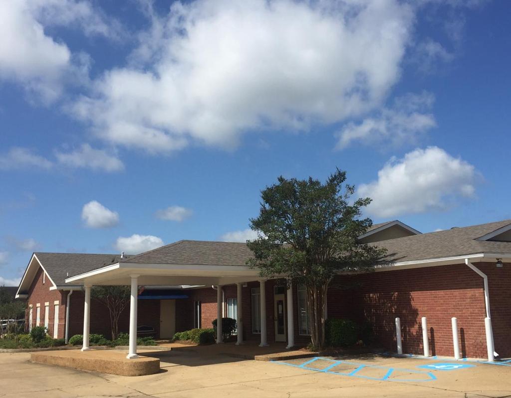 Former Fresenius Dialysis Center FOR LEASE 141 Gateway Dr. Brandon, MS 39042 Offering Rental Rate $15/Sq. Ft. 3,153 sq. ft.