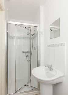 92m) LUXURY BATHROOM: White suite comprising panelled bath with