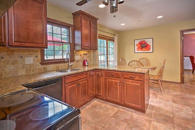 Kitchen 17 X 12, with Breakfast Peninsula: Prepare and savor sumptuous meals from your 2013 updated kitchen!