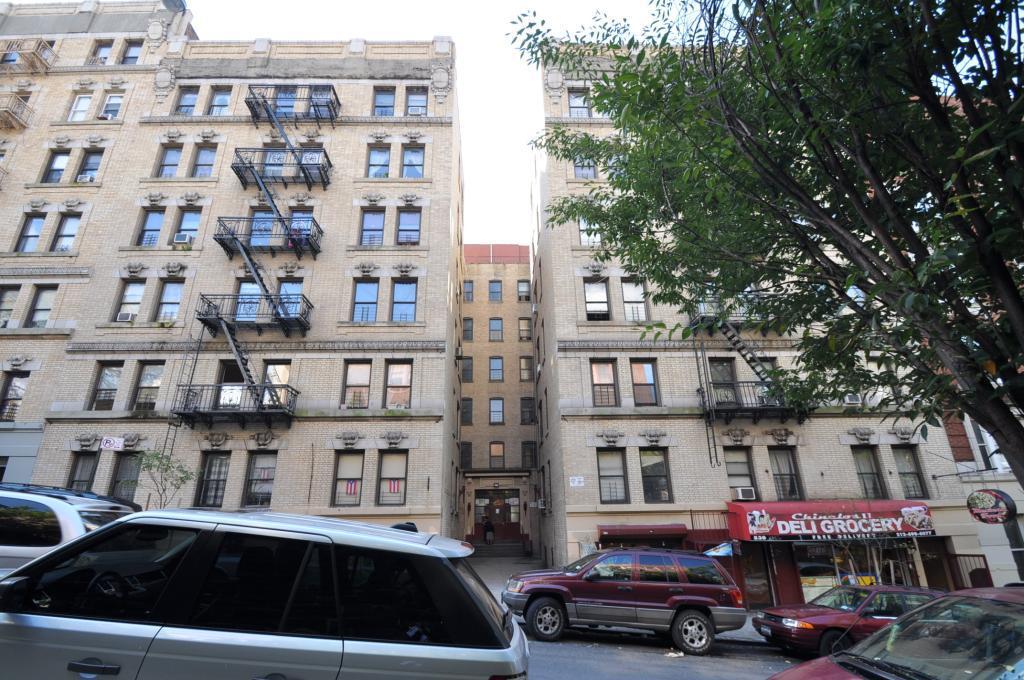 40 - UNIT MIXED-USE ELEVATOR BUILDING FOR SALE ASKING PRICE $17,100,000 Steps Away From CCNY and Columbia University Manhattanville, 100' of Frontage, Large Apartments, Low Average Rents, Imminent