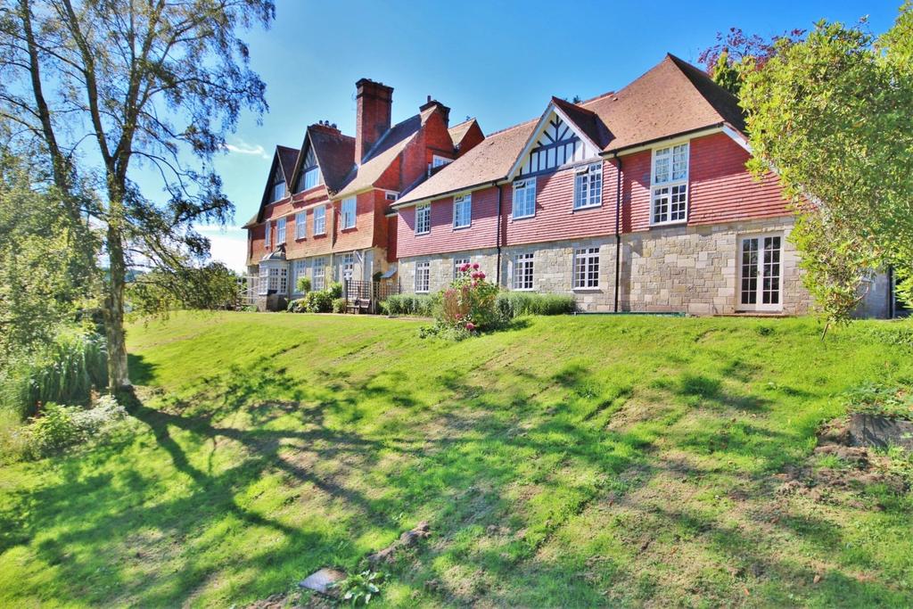 3 Very spacious houses Delightful country location Close to coast at Lyme Regis Extensive grounds Detached Carriage House Woodhouse is a substantial detached Victorian house (1879) - a gentleman s