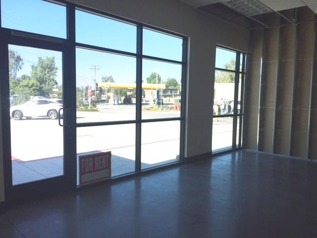 RETAIL FOR LEASE RETAIL SPACE AVAILABLE AT 936 E.