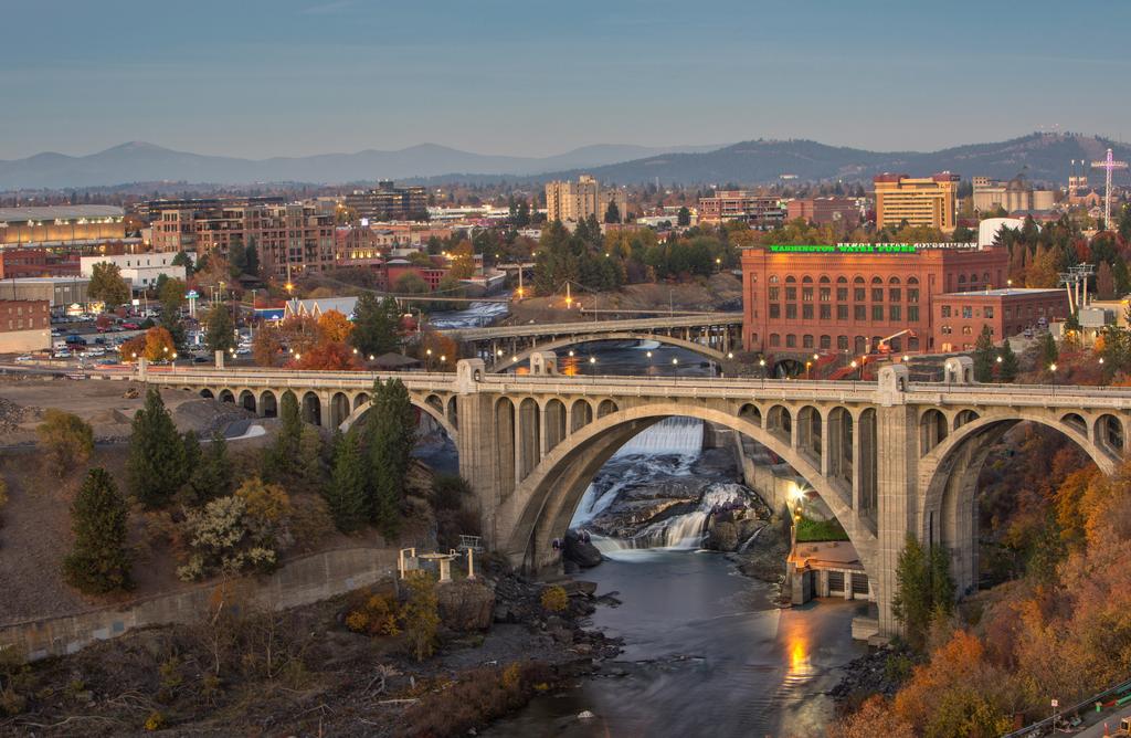 Spokane Highlights AREA HIGHLIGHTS The Spokane Metropolitan Area has a population of approximately 550,000. In addition Washington is the second most populated state in the West behind California.