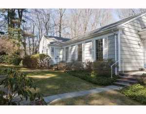 72600 Public Detail Report - Residential 14 Dewart Road, Greenwich, CT 06830 $2,200,000 List Number: 72600 Address: 14 Dewart Road Section: South Parkway Property ID: 11-2171 City: Greenwich Zoning: