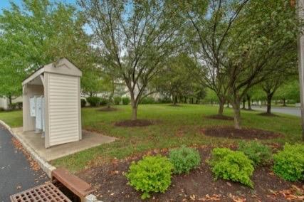 Relax in this peaceful and pleasant unit nestled on a cul-de-sac, enjoying private living and Spring Ridge