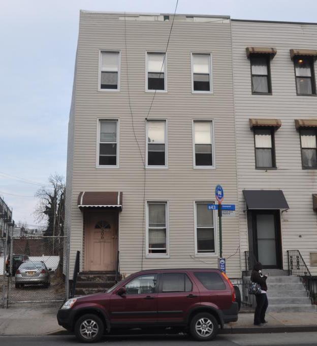 506 Graham Avenue, Brooklyn, NY 11222 Vacant 3-story residential building with 3 apartments. Located between Newton and Bayard Street. A few blocks from the Nassau Av [G] subway.