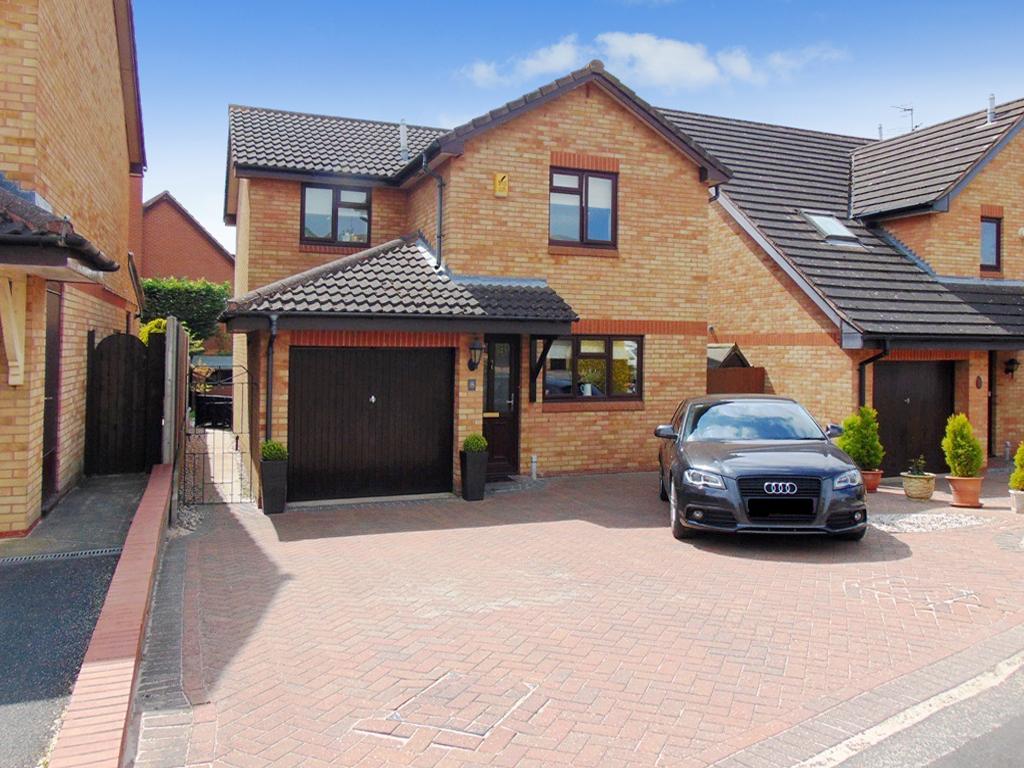 Hawthorn Road Evesham 255,000 An Immaculately Presented Three Bedroom Family Home situated in a Sought After Area of Eve sham.
