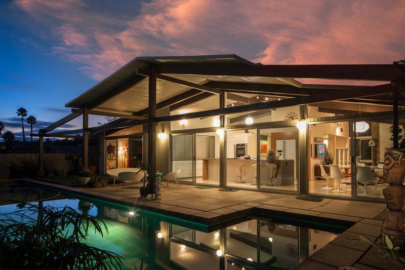 Realtor Chris Menrad says Krisel's homes have "a very big connection with the outdoors." (Pictured: Sand Diego tract house designed by Krisel and developed by Leonard Drogin.