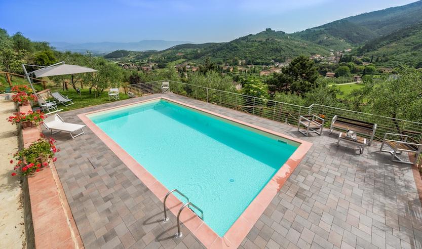 The location guarantees a great deal of privacy as well as breathtaking views during the day and at sunset.