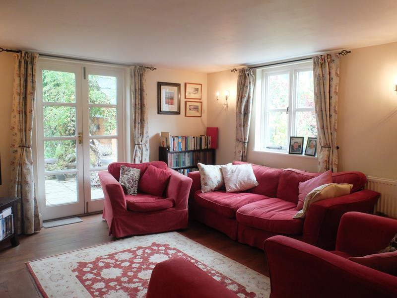 The Cottage Location & Description Putley Common is a rural hamlet conveniently positioned enjoying easy access to the city of Hereford (approximately 10 miles) and the popular town of Ledbury