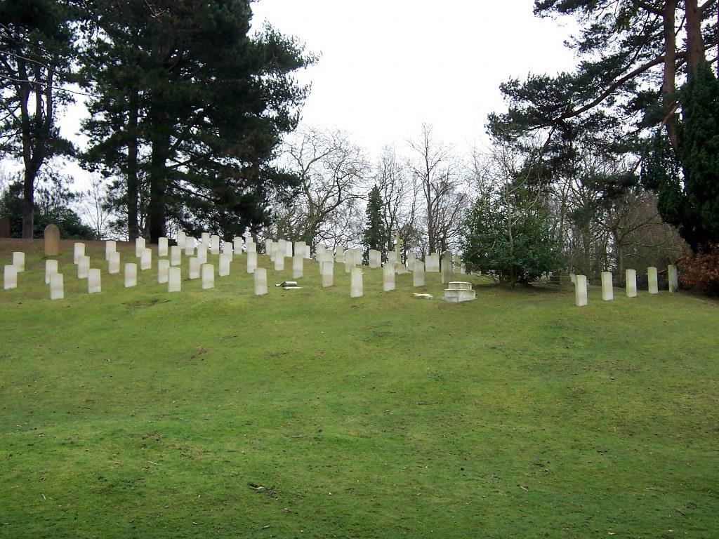 The cemetery contains 637 First World War burials but only 35 from the Second World War.