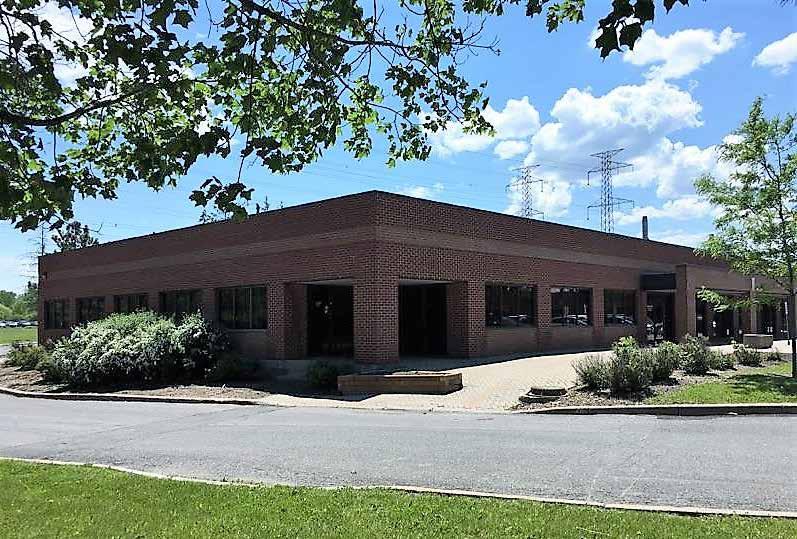 2301 excellent location & recent upgrades Located in the Ottawa Business Park at the corner of Thurston Drive and St. Laurent Boulevard.