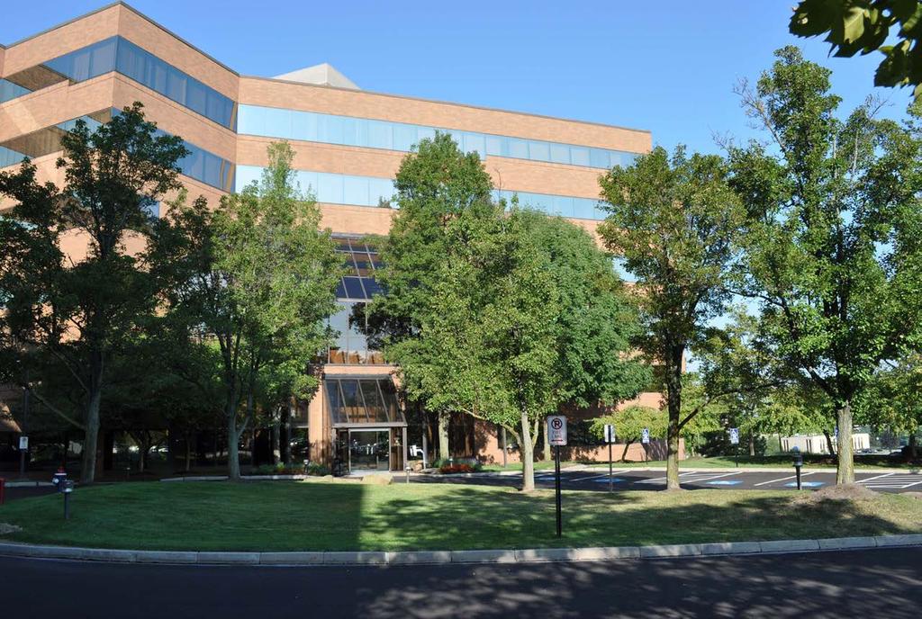 PROPERTY D E T A I L S Office building, 7 stories totaling 165,385 RSF Floor sizes range from 23,000 RSF to 27,000 RSF Summit Office Park offers amenities to all tenants including conference rooms,