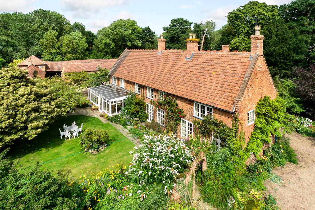 GLORIOUS PERIOD FARMHOUSE, SEPARATE VACANT COTTAGE,