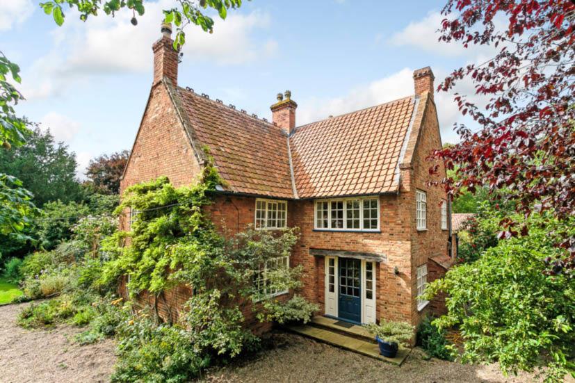 Nottingham 10 miles, Southwell 5 miles Description This is an exciting opportunity to acquire a substantial period farmhouse together with a separate detached vacant cottage arranged around a large