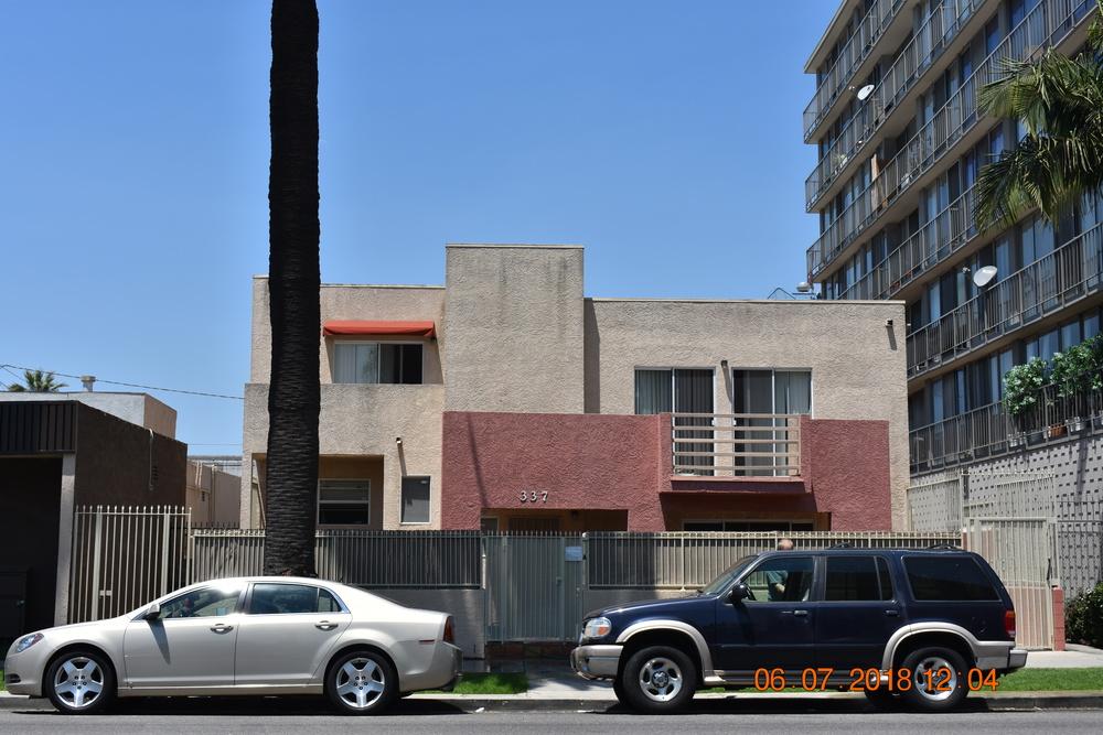 EXECUTIVE SUMMARY PROPERTY OVERVIEW Number Of Units: 5 Unit Mix: (3) 2BR/2.5BA (2) 3BR/2.5BA Year Built: 1991 Parcel Number: 7281-011-016 AMENITIES Spacious Units Averaging 1,400 Sq.Ft.