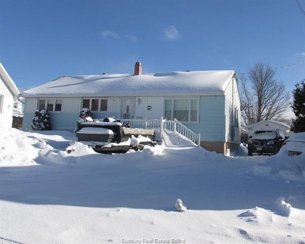 4 Benner Pl Elliot Lake On P5A 1T4 MLS #: 2068694 Price: $165,000 Bldg Type: House Beds: 3 Style: Bungalow Baths: 2 Style-Attach: Detached SqFt: 1,000 Storeys: 1 Storey Zoning: RESIDENTIAL Lot Size: