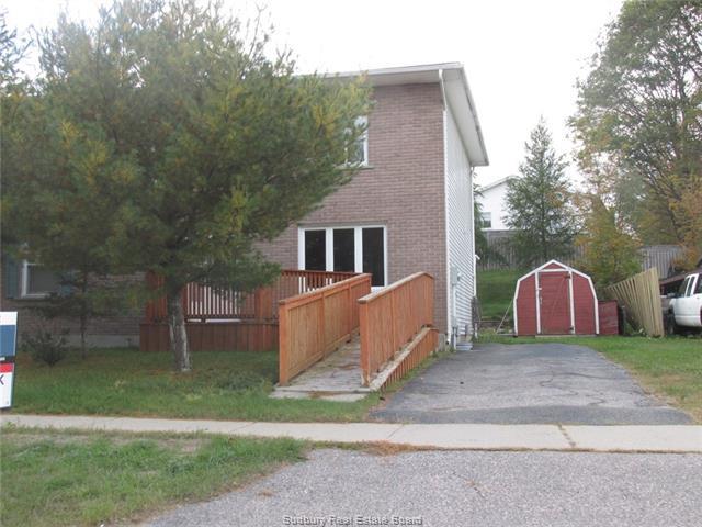 45 Lawrence Av Elliot Lake On P5A 3P4 MLS #: 2067612 Price: $79,900 Bldg Type: House Beds: 3 Style: 2 Level Baths: 1/1 Style-Attach: Semi Detached SqFt: 1,050 Storeys: 2 Storey Zoning: RESIDENTIAL