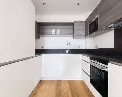 Faraday Road, W10 430 p/w - Long Let This modern one-bedroom apartment features blonde