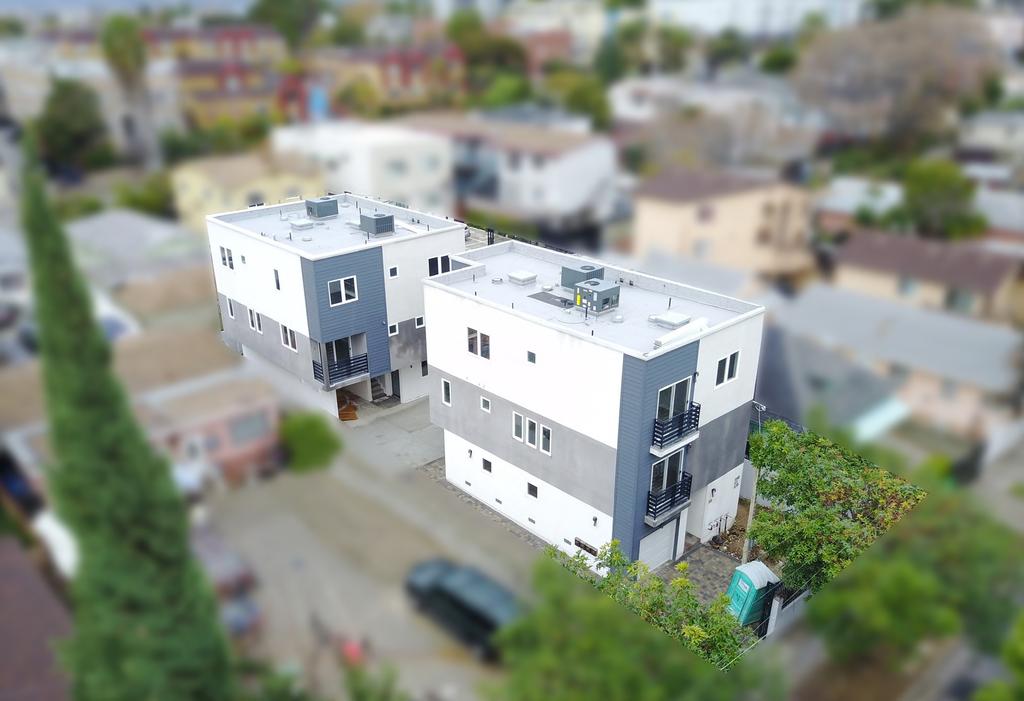 NEW CONSTRUCTION FOUR UNIT - COFO ISSUED APRIL, 2019 125 N MOUNTAIN VIEW AVE, LOS ANGELES, CA 90026 $2,099,000 SETH HAMILTON 714.397.6077 Seth@StreetlampPartners.