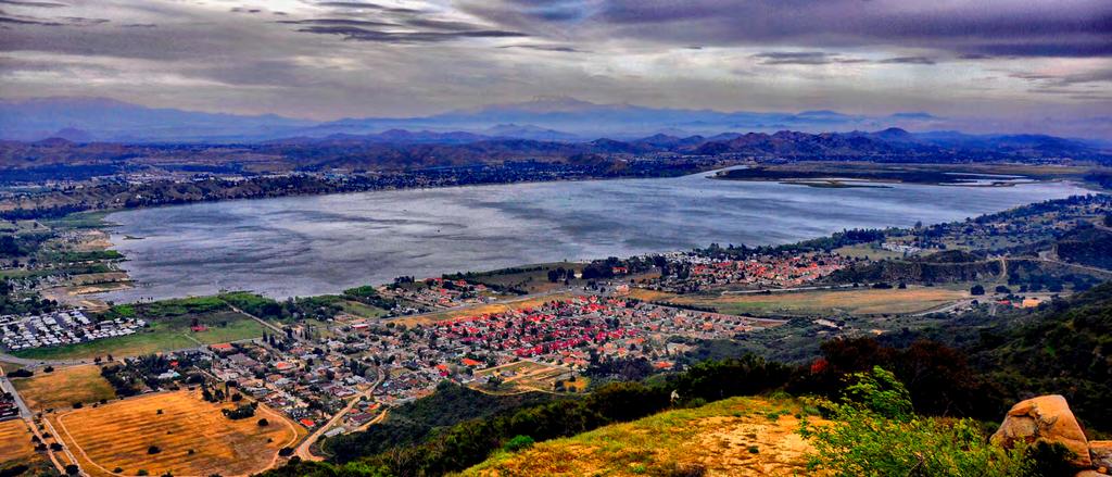 City of Lake Elsinore Lake Elsinore Valley is currently the second fastest growing area in all of California - a virtual "hot spot" for retail, residential, light industrial and commercial growth.